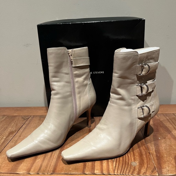 Valerie Steven’s Leather Heeled Boot - Picture 5 of 10